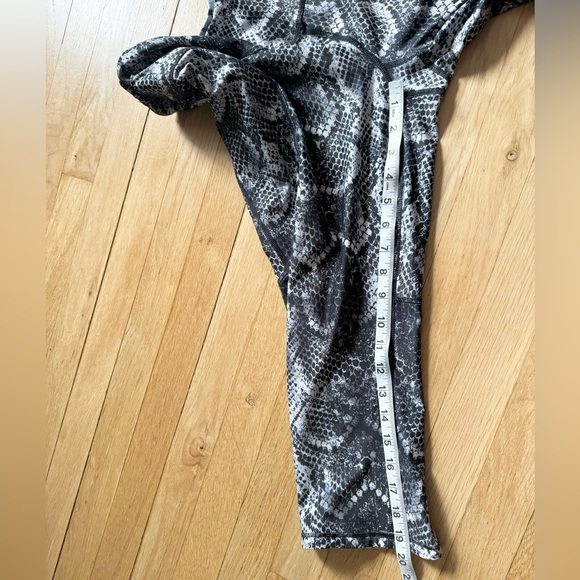 🍂CLEAROUT Reversible Capri Leggings - Picture 12 of 12